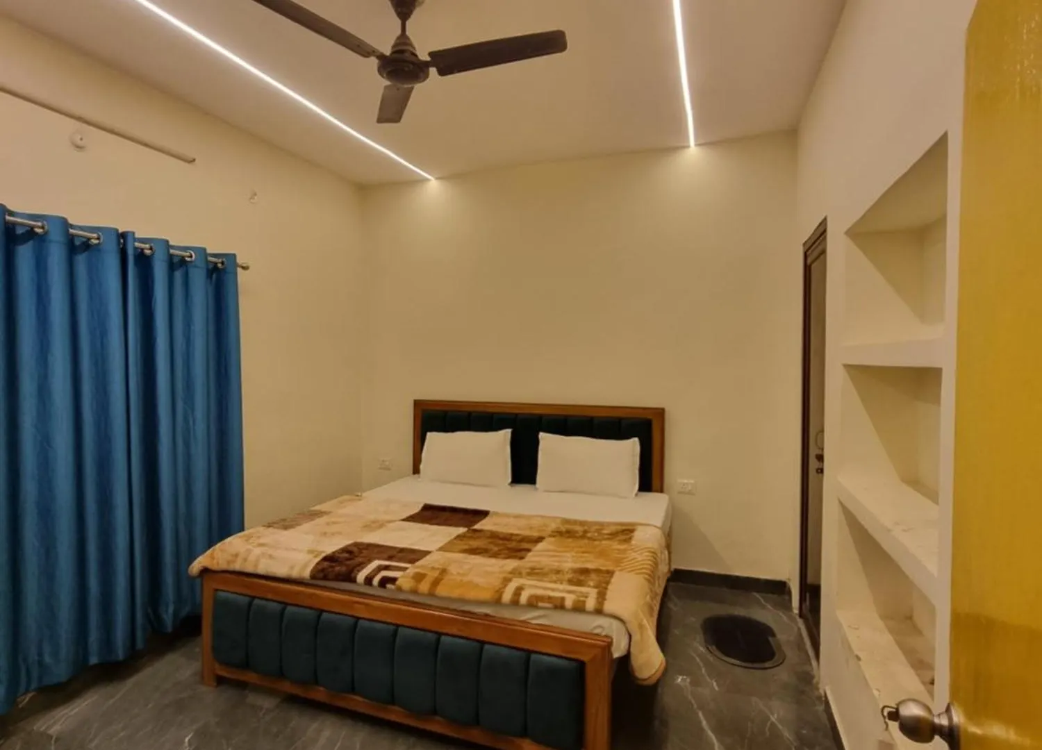 Tirupati Homestay Varanasi 0*,  India